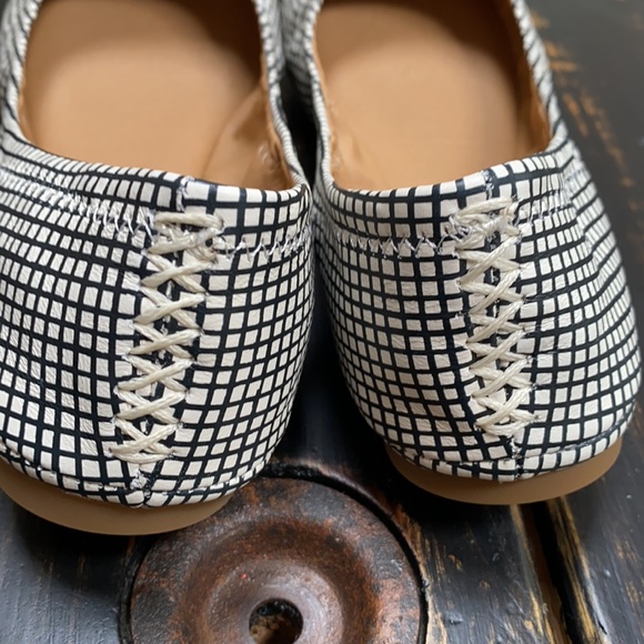 NWOB- Lucky Brand Emmie Ballet Flats - Picture 4 of 8
